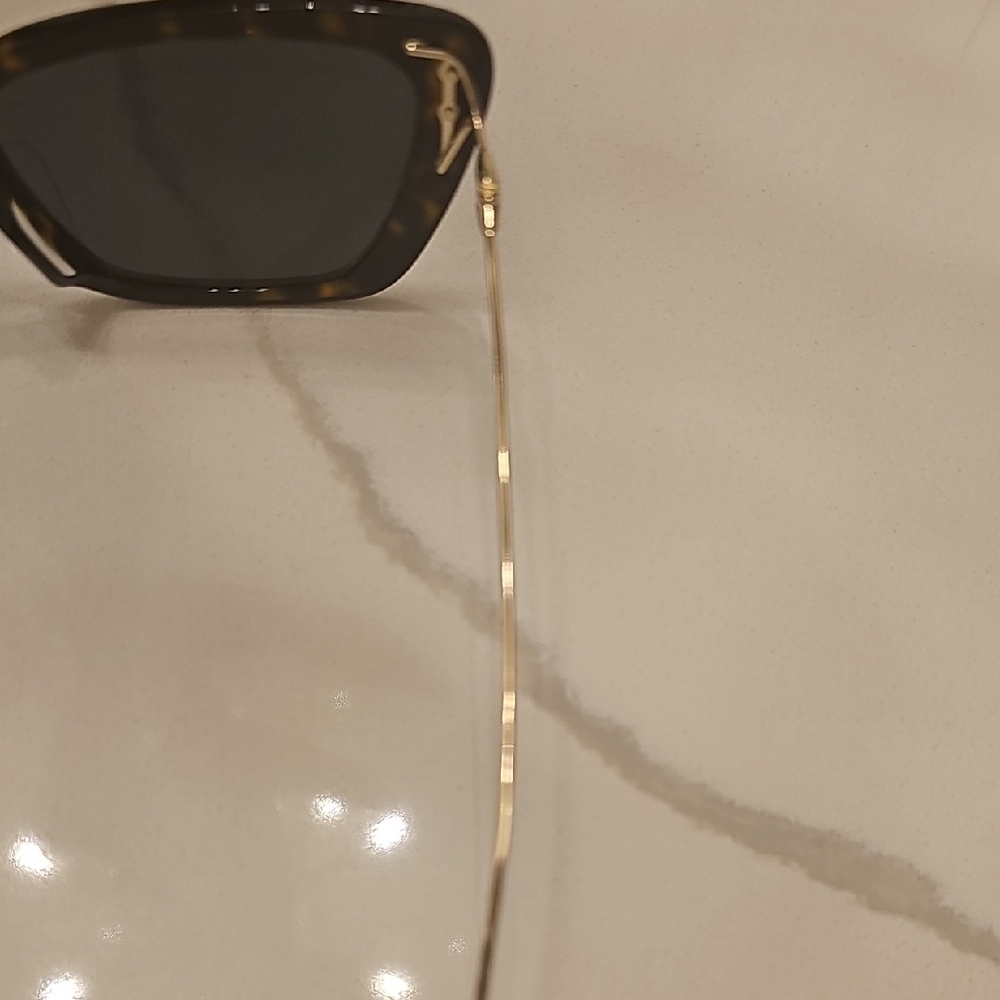 Christian Dior Tortoise Shell Sunglasses (NWOT) - Picture 6 of 7